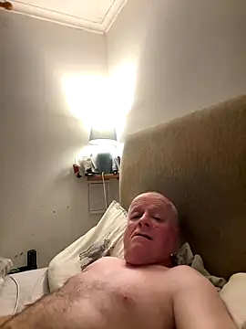 Snapshot of locallad88 chatting on November 11, 8:20 pm locallad88 online show from November 11, 8:20 pm