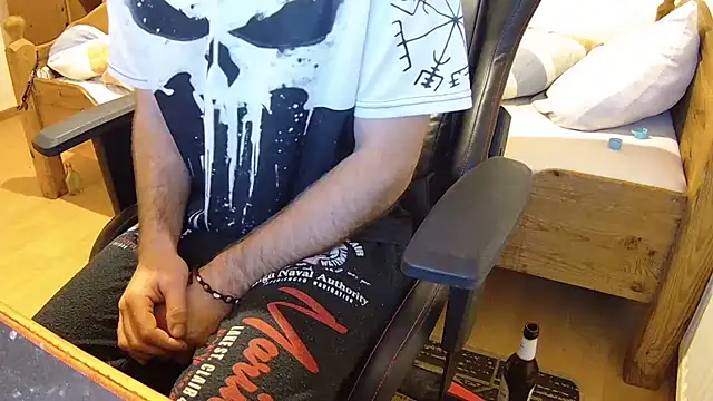 Snapshot of KmlBI26 chatting on October 29, 7:10 am KmlBI26 online show from October 29, 7:10 am