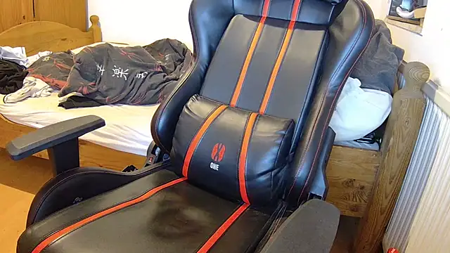 Snapshot of KmlBI26 chatting on November 28, 7:11 am KmlBI26 online show from November 28, 7:11 am