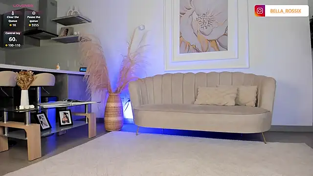 Snapshot of BellaRossii chatting on October 24, 1:03 am BellaRossii online show from October 24, 1:03 am