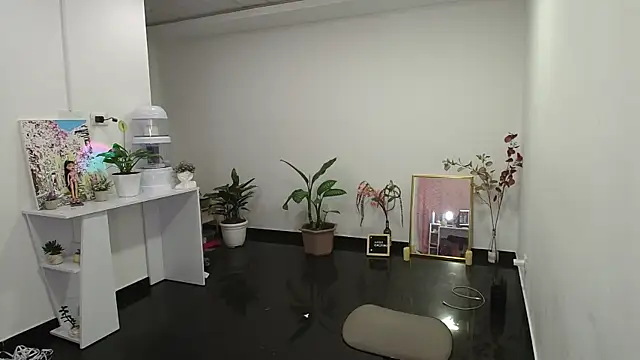 NicoleCortez online show from December 19, 4:34 am