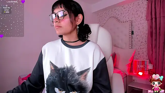 lucyycy online show from February 26, 11:59 pm