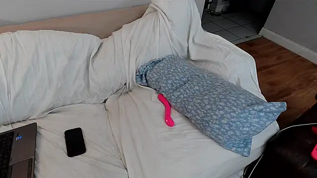 Snapshot of EmoDream1998 chatting on January 24, 9:26 pm EmoDream1998 online show from January 24, 9:26 pm