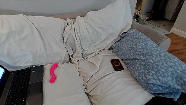 Snapshot of EmoDream1998 chatting on February 7, 6:34 pm EmoDream1998 online show from February 7, 6:34 pm