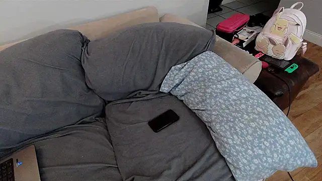 Snapshot of EmoDream1998 chatting on March 12, 1:58 am EmoDream1998 online show from March 12, 1:58 am