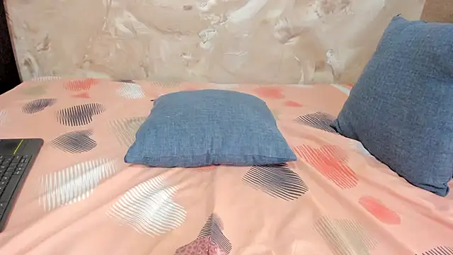 tiffanystonne online show from February 1, 7:23 pm