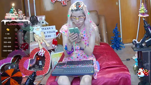 Skinygirl online show from December 11, 1:47 am