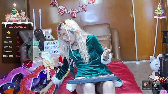 Skinygirl online show from December 17, 10:11 pm