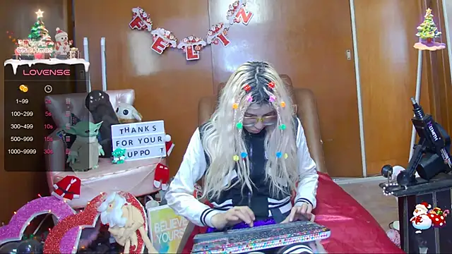 Skinygirl online show from December 29, 10:14 pm