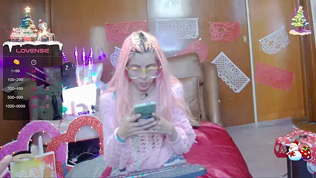 Skinygirl online show from February 4, 11:59 pm