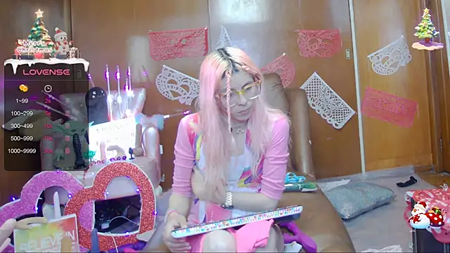 Skinygirl online show from February 10, 10:30 pm