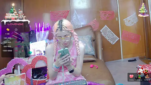 Skinygirl online show from February 14, 11:42 pm