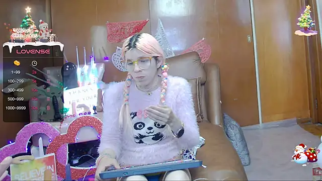 Skinygirl online show from February 27, 11:59 pm