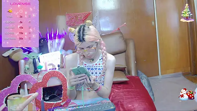 Skinygirl online show from March 3, 12:48 am