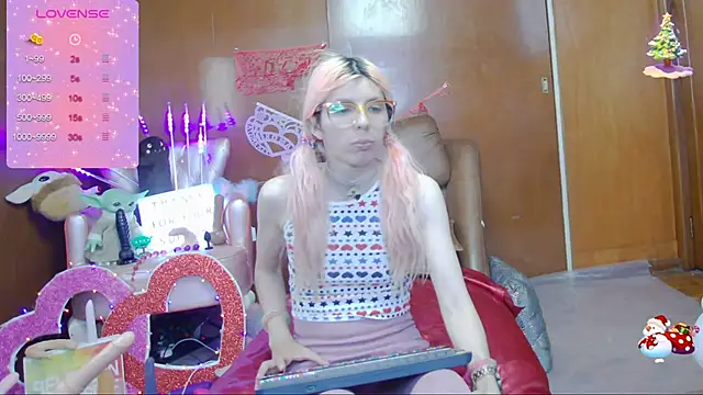 Skinygirl online show from March 3, 10:42 pm