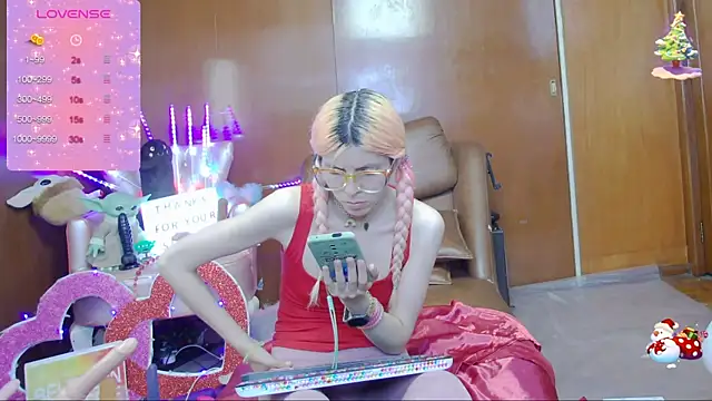 Skinygirl online show from March 6, 10:47 pm