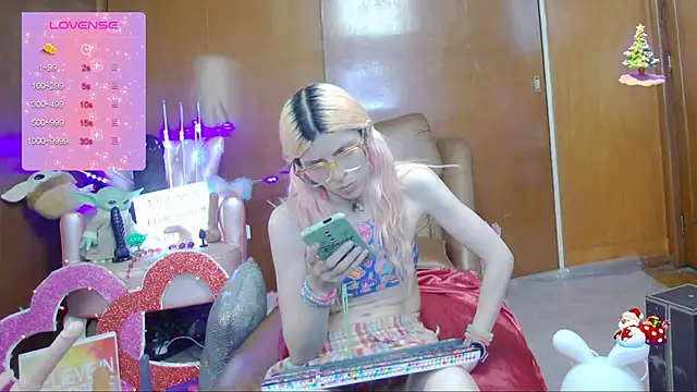 Skinygirl online show from March 17, 1:03 am