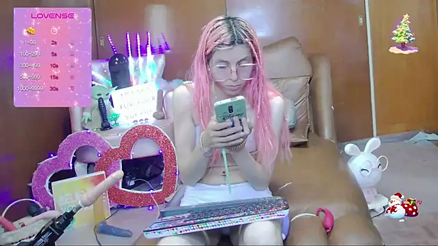 Skinygirl online show from September 27, 12:59 am