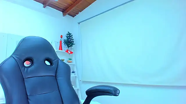 AlessiaMarcu- online show from December 12, 7:41 am