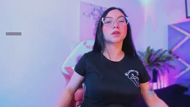 lucy neil online show from November 7, 2:33 am