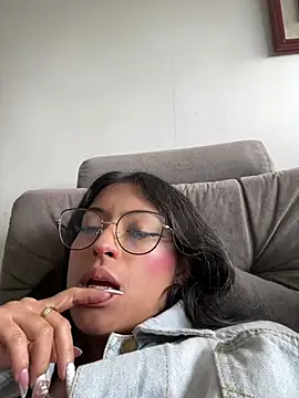 vaness weet online show from January 11, 7:16 pm