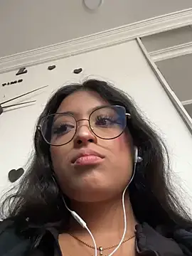 vaness weet online show from March 7, 8:11 pm