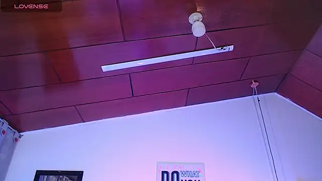 vaness weet online show from March 8, 11:07 pm