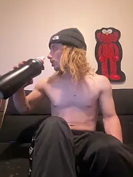 trippyski online show from January 1, 8:56 am