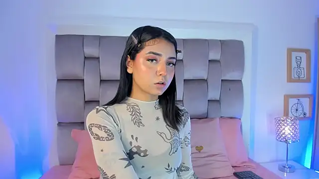 Emma Torres   online show from December 29, 12:12 pm