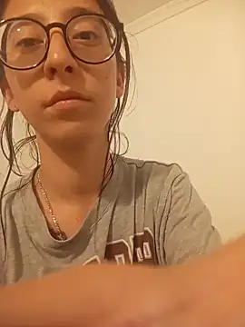 Snapshot of HEAVY_MEGAN chatting on December 4, 6:00 am HEAVY MEGAN online show from December 4, 6:00 am