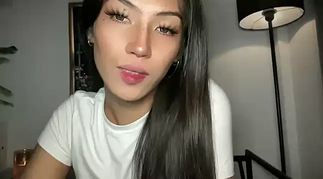 Bella Gordon online show from February 11, 8:10 pm