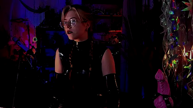 Scarlett Wanner online show from December 15, 7:42 pm