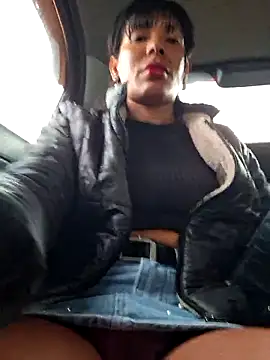 Doll Loren online show from March 6, 8:05 pm