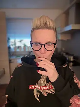 German Milf online show from January 21, 9:46 am