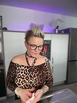German Milf online show from February 18, 2:06 pm