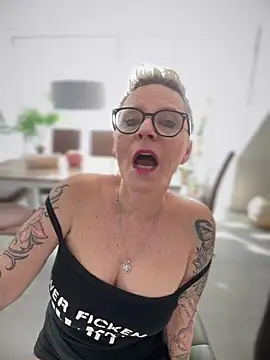 German Milf online show from February 19, 2:01 pm