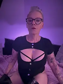 German Milf online show from February 27, 6:31 pm