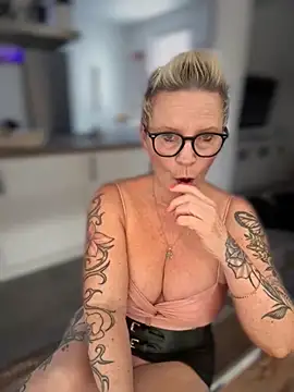 German Milf online show from October 18, 1:01 pm