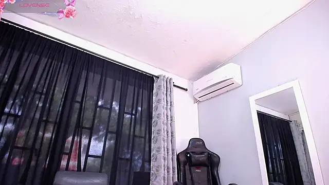 Snapshot of BLACK_ROSSE_1 chatting on February 6, 4:03 pm BLACK ROSSE 1 online show from February 6, 4:03 pm