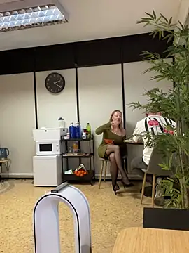 EmaSalis online show from December 10, 1:22 pm