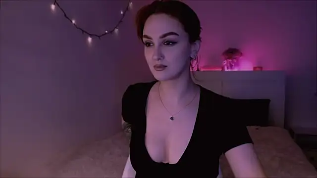 LilyFarey online show from February 14, 8:05 pm