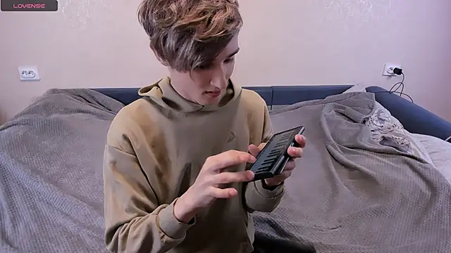 James Mills online show from December 25, 8:28 pm