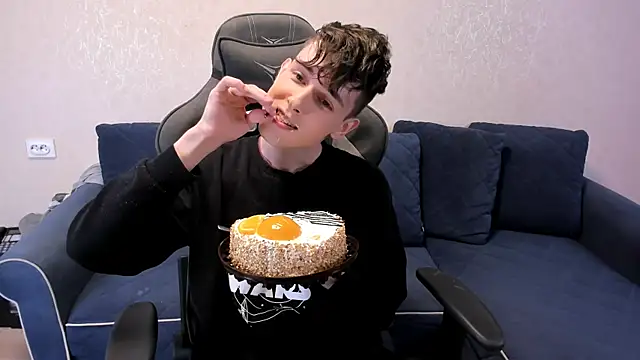 James Mills online show from November 4, 7:24 pm