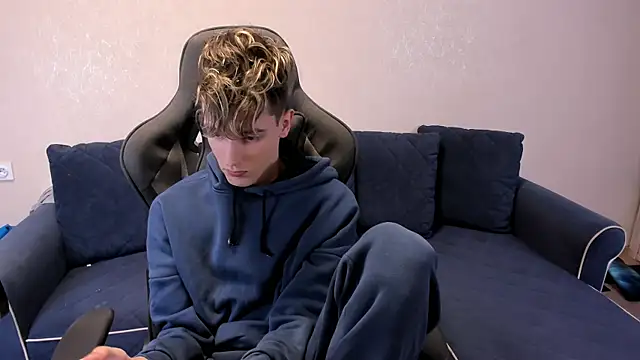 James Mills online show from November 11, 7:03 pm