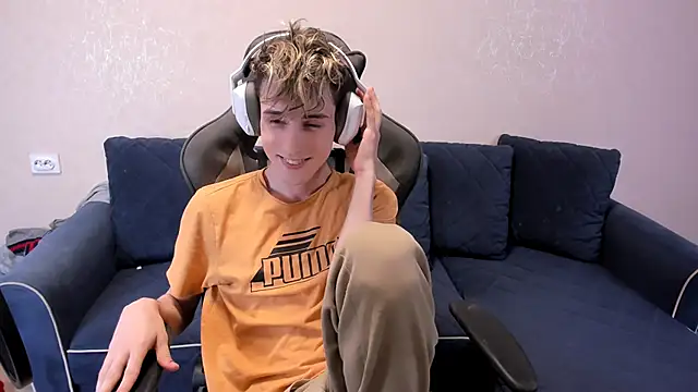 James Mills online show from November 25, 8:31 pm