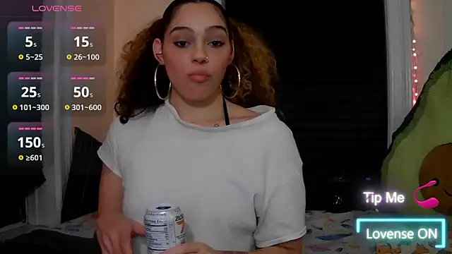 Snapshot of sapphirestorm8 chatting on October 19, 12:22 am sapphirestorm8 online show from October 19, 12:22 am