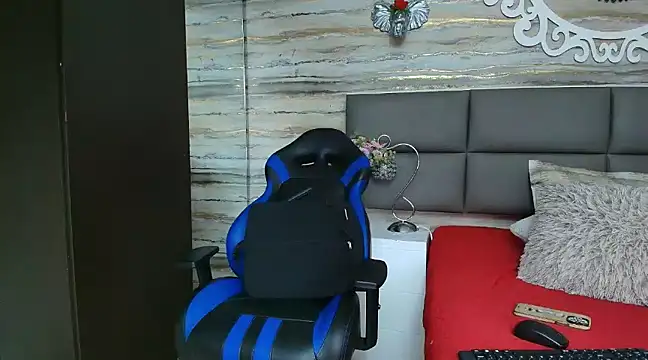 Snapshot of oliver__brown chatting on March 11, 8:31 pm oliver brown online show from March 11, 8:31 pm