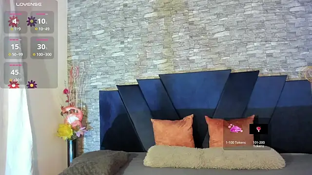 LizzRouse online show from March 6, 8:27 pm