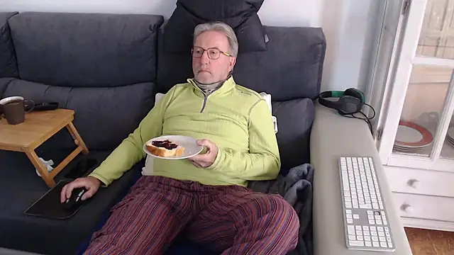 Nudelschwanz online show from March 7, 3:49 pm