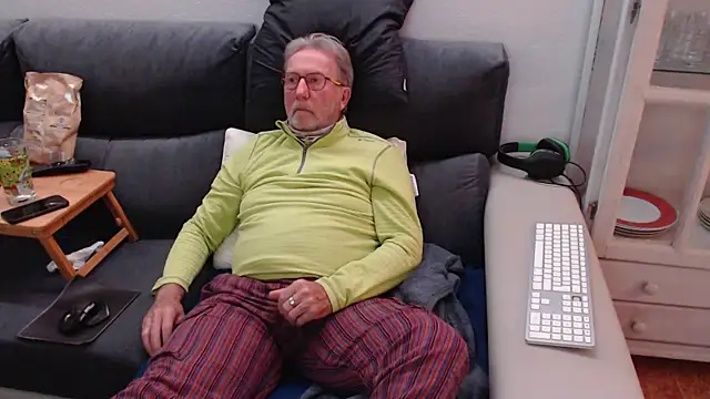 Nudelschwanz online show from March 7, 6:54 pm